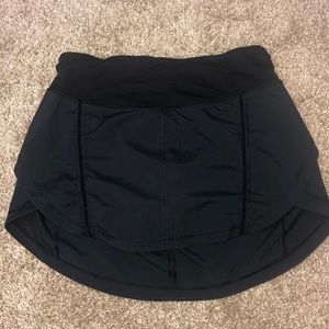 Lululemon black running tennis skirt 6 tall